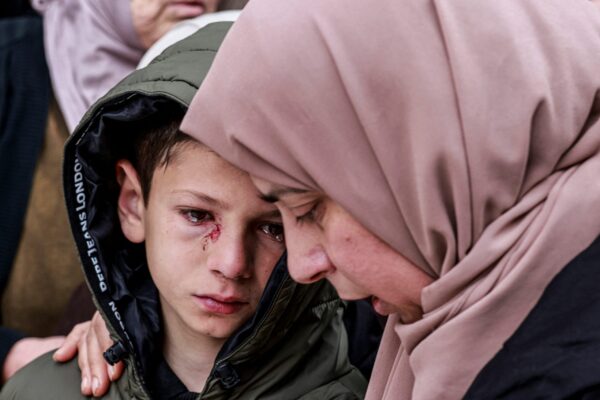 Το θάνατο 16 Παλαιστινίων από ισραηλινά πυρά ανακοίνωσαν γιατροί και το υπουργείο Εσωτερικών της Χαμάς