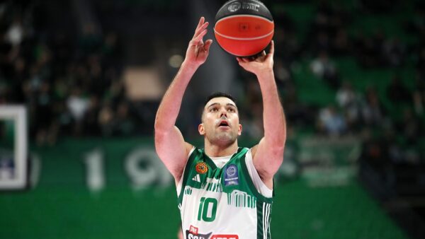 Ο Παναθηναϊκός έγραψε ιστορία από τη γραμμή του φάουλ