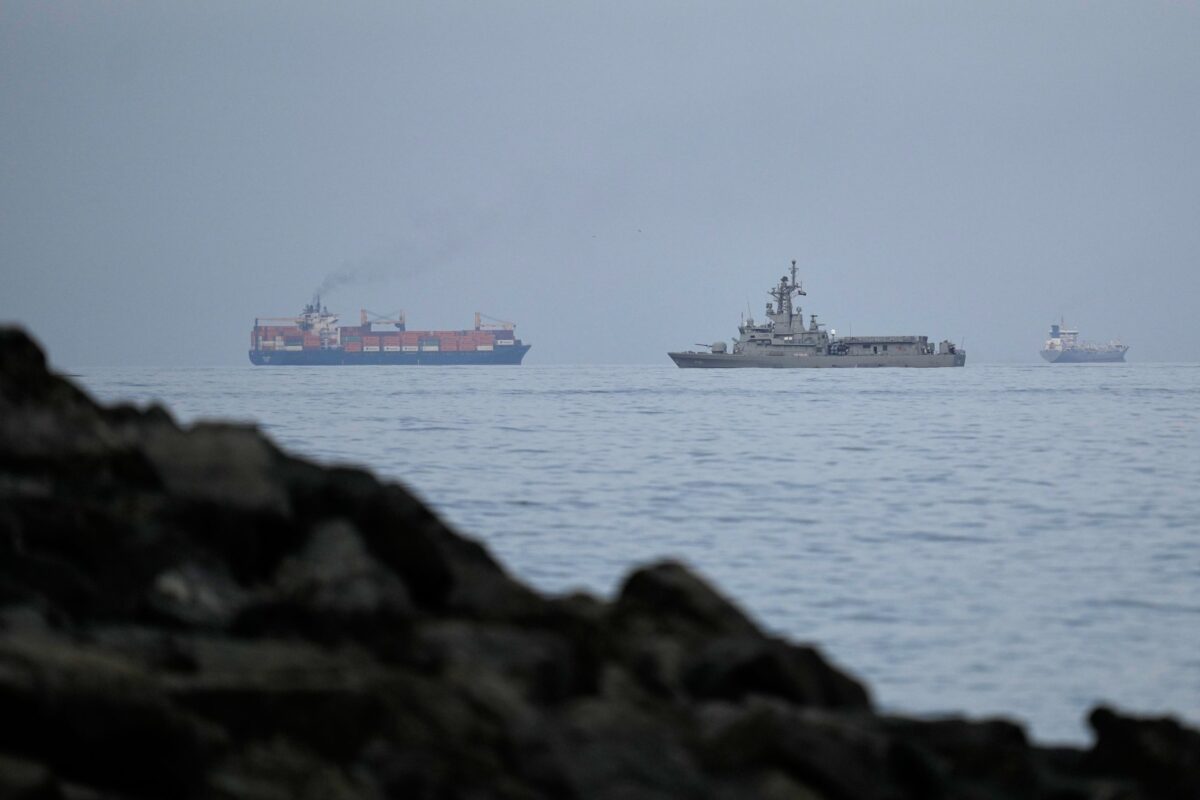 Έκρηξη κοντά σε αγκυροβολημένο πλοίο ανοικτά της Σάρτζα