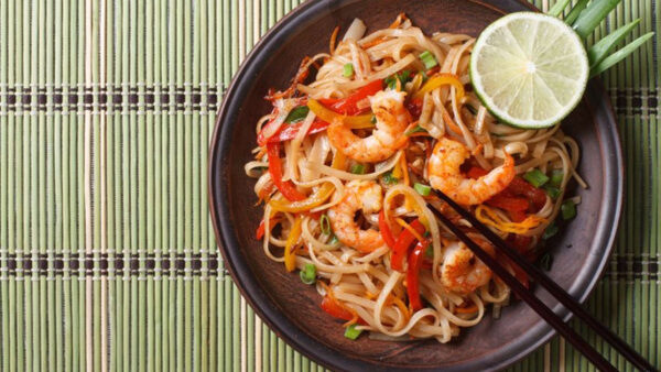 Νoodles με γαρίδες: Γρήγορη και εύκολη συνταγή