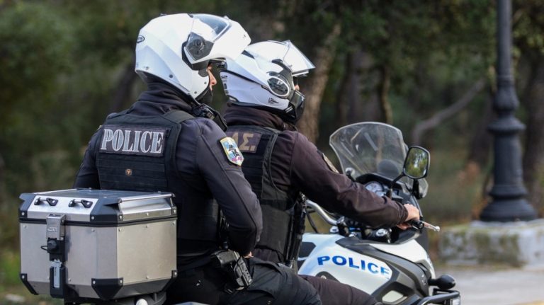 Καταδίωξη στα Πατήσια: Συνελήφθησαν δύο νεαροί που δεν σταμάτησαν στο σήμα των αστυνομικών 