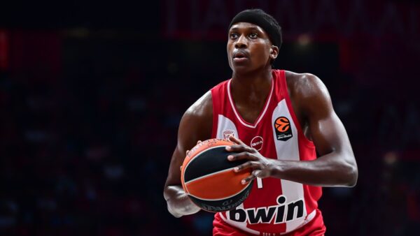 Χωρίς Νιλικίνα και Χολ η δωδεκάδα του Ολυμπιακού