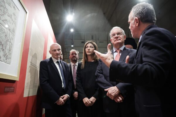 Εγκαίνια στην έκθεση για τα 200 χρόνια από την έξοδο του Μεσολογγίου – ΠτΔ: Επιλογή των αδούλωτων ανθρώπων να ζήσουν ελεύθεροι ή να πεθάνουν ελεύθεροι