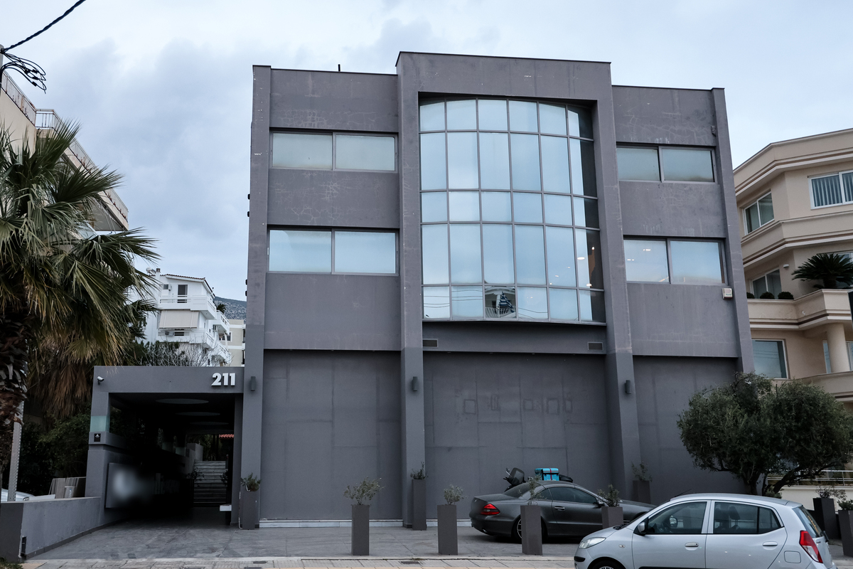 Συνελήφθη και υπάλληλος του Τσαγκαράκη για το Ευαγγέλιο του 18ου αιώνα – Γνήσια μόνο 7 από τα εκατοντάδες έργα που βρέθηκαν στην γκαλερί