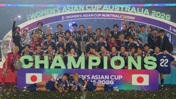 Ιαπωνικός θρίαμβος μπροστά σε 74.000 θεατές