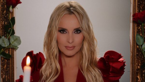 Πέγκυ Ζήνα – «Άμυνα»: Επιστρέφει με δυναμικό hit και εντυπωσιακό βίντεο κλιπ!