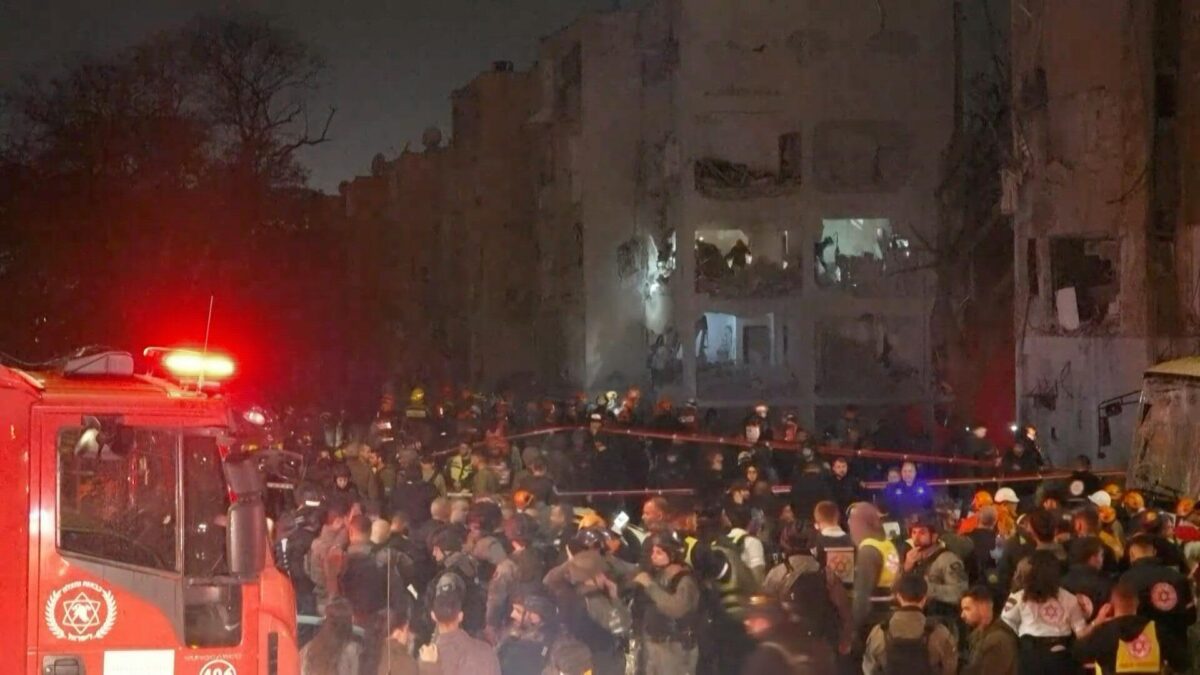 «Η πιο δύσκολη νύχτα» για το Ισραήλ: Δεκάδες τραυματίες από τα ιρανικά πλήγματα – Έρευνα για αποτυχία αναχαίτισης