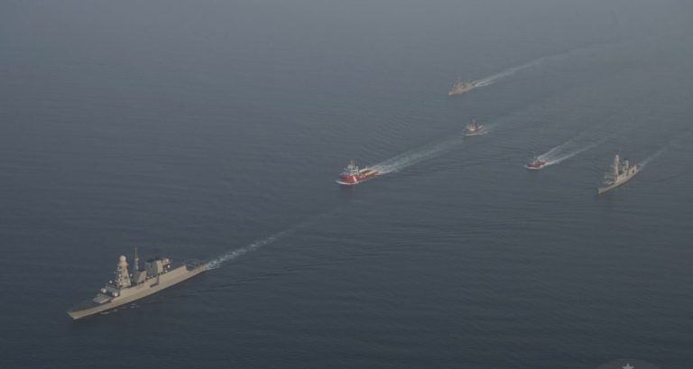 Αντίστροφη μέτρηση για το 48ωρο τελεσίγραφο Τραμπ στο Ιράν να ανοίξει τα Στενά του Ορμούζ