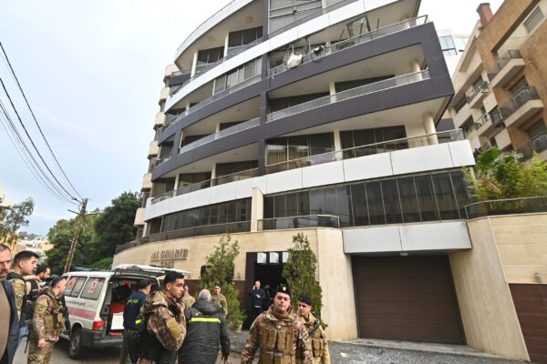 Το ΕΡΤnews στη Βηρυτό: «Χειρουργικό» ισραηλινό χτύπημα σε πολυκατοικία με έναν νεκρό – Εντολή για εκκένωση επτά περιοχών στη Νταχίγια