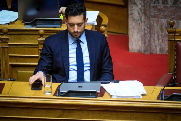 Βουλή: Υπερψηφίστηκε το νομοσχέδιο για εκσυγχρονισμό, διαφάνεια και αυστηροποίηση ποινών στις Μεταφορές