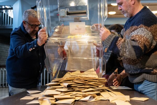 Γαλλία: Πολιτικά μηνύματα από τις δημοτικές εκλογές 
