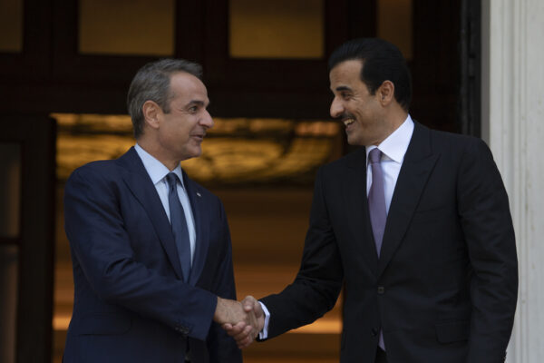 Τηλεφωνική επικοινωνία Μητσοτάκη με τον Εμίρη του Κατάρ για τις εξελίξεις στη Μέση Ανατολή