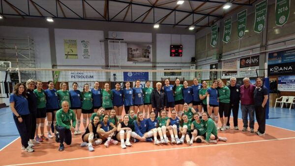 Ο Καραμπέτσος στο φιλικό της Εθνικής γυναικών Κ18 με την Ελπίδα Αμπελοκήπων