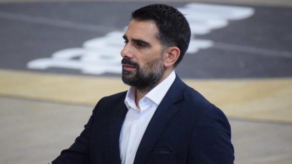 Βαρβούνης: «Είναι χαρά να βλέπουμε τα παιδιά να κάνουν μέσα στο γήπεδο αυτά που έχουμε στο μυαλό μας»