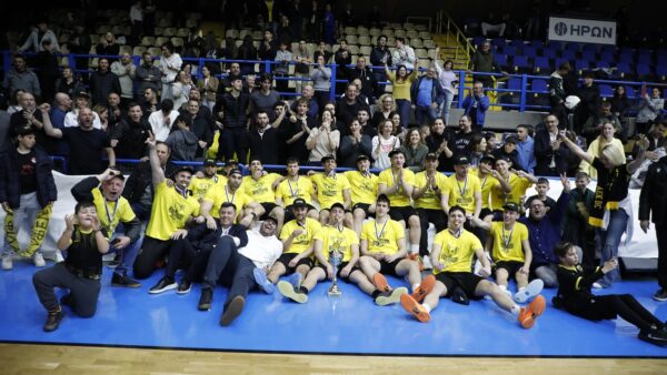 Ο Μπάρτλεϊ πανηγύρισε μαζί με τους Εφήβους της ΑΕΚ (vid)