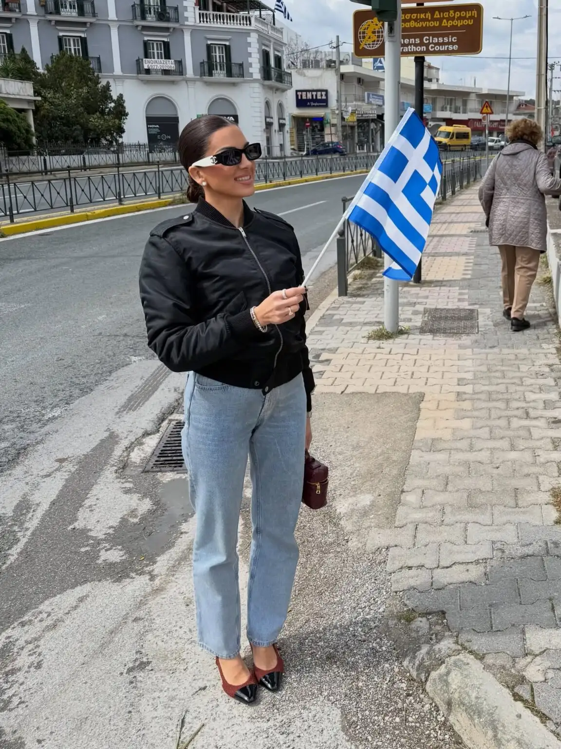 Σταματίνα Τσιμτσιλή – Θέμης Σοφός: Περήφανοι γονείς στην παρέλαση για την 25η Μαρτίου