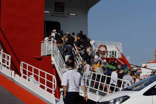 Πού κυμαίνονται οι τιμές των ακτοπλοϊκών ενόψει Πάσχα – Δείτε παραδείγματα