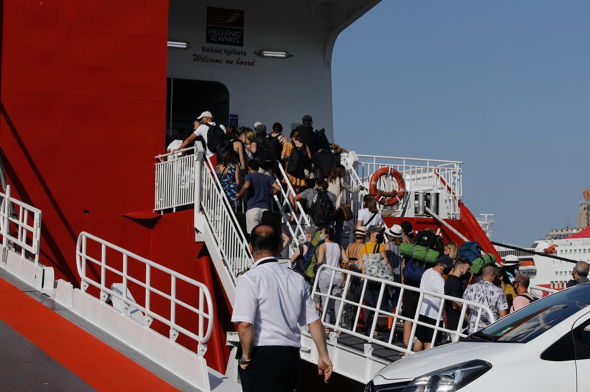 Πού κυμαίνονται οι τιμές των ακτοπλοϊκών ενόψει Πάσχα – Δείτε παραδείγματα