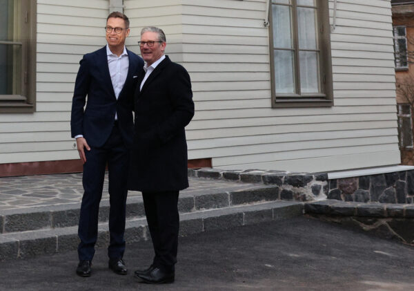 «Μπλόκο» στον ρωσικό σκιώδη στόλο συμφώνησαν οι πρωθυπουργοί Βρετανίας και Φινλανδίας