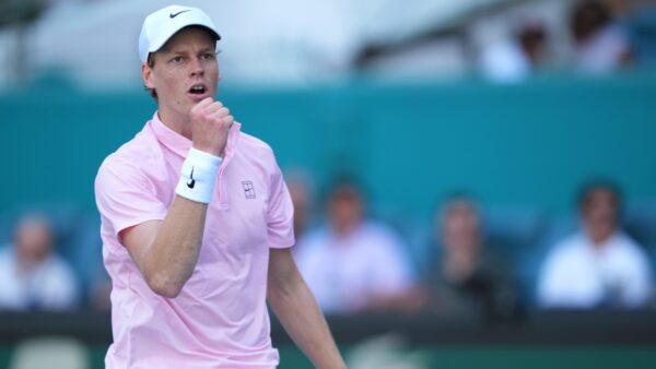 Άνετη πρόκριση στα ημιτελικά για τον Σίνερ