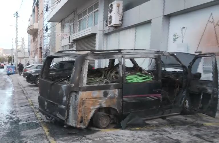 Φωτιά σε ΙΧ στο Περιστέρι τα ξημερώματα – Kαταστράφηκε ολοσχερώς επαγγελματικό όχημα