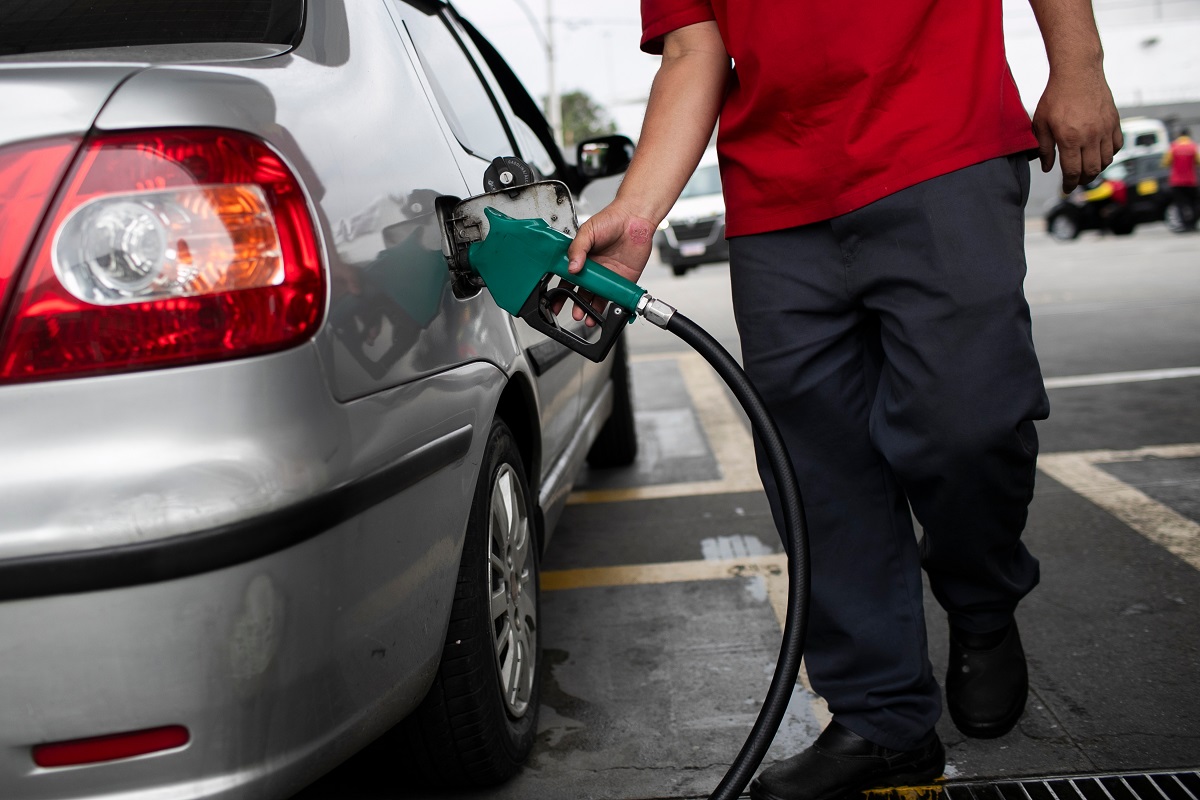 Πολωνία: Μείωση στο 8% του ΦΠΑ στα καύσιμα, ανακοίνωσε ο Τουσκ