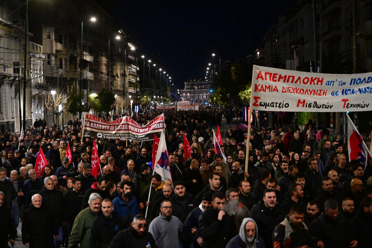 Αντιπολεμικό συλλαλητήριο στο Σύνταγμα