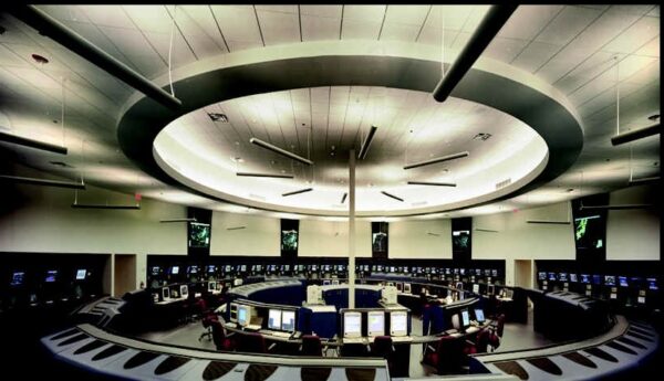 Ουάσινγκτον: Χημική οσμή οδήγησε σε εκκένωση κέντρου ελέγχου – Καθυστερήσεις πτήσεων σε πέντε αεροδρόμια