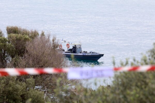 Σε εξέλιξη η επιχείρηση ανάσυρσης του 34χρονου δύτη στα λιμανάκια Βουλιαγμένης