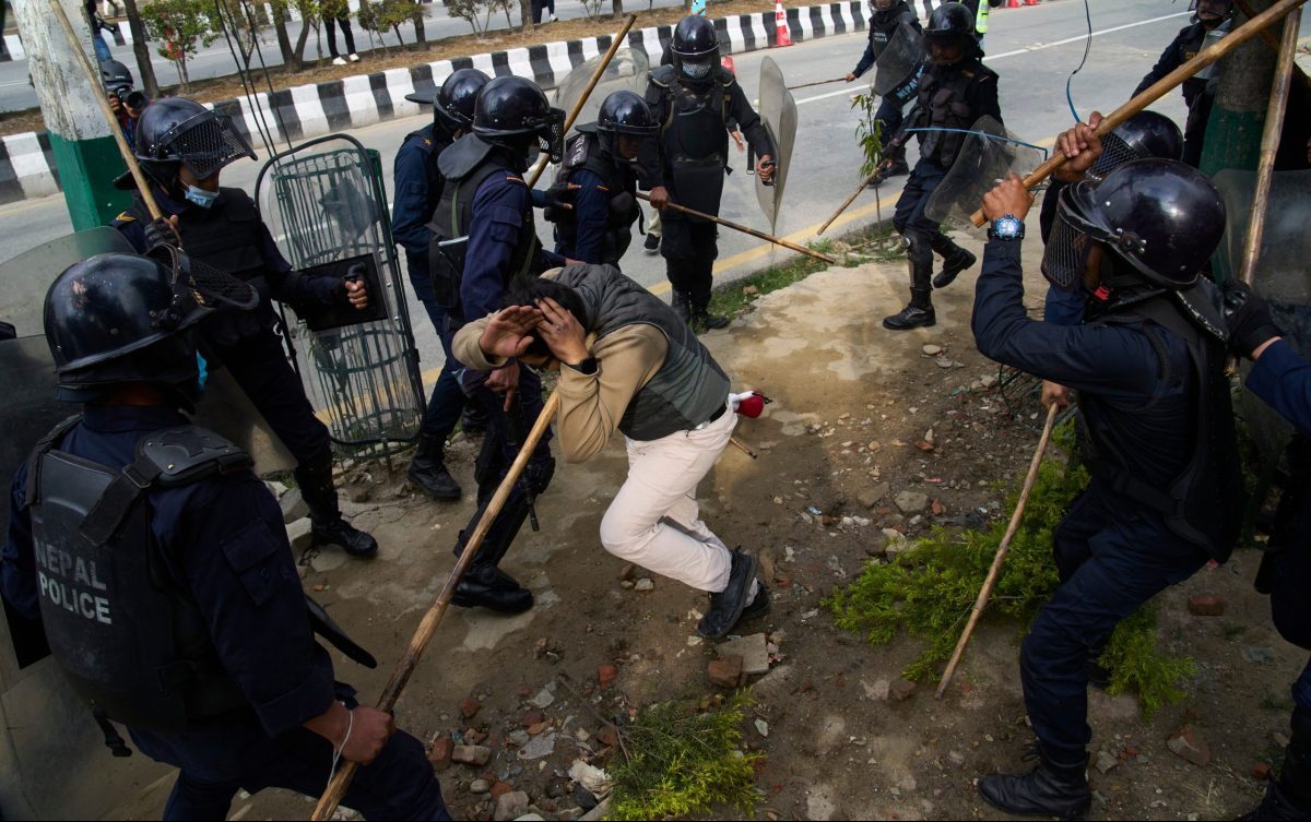 Νεπάλ: Συνελήφθη ο πρώην πρωθυπουργός για την αιματηρή καταστολή των διαδηλώσεων