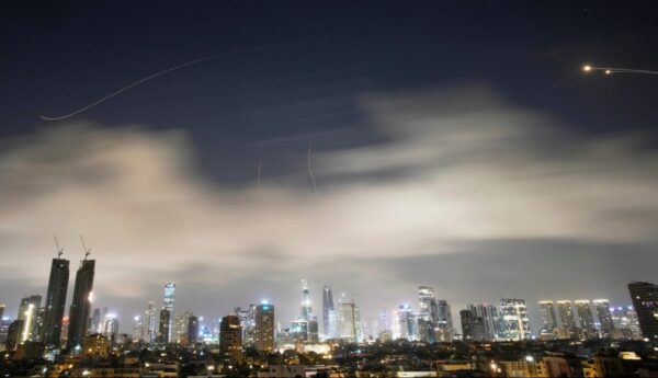 Έντεκα τραυματίες στο Ισραήλ από ιρανικό πύραυλο – Νέος γύρος επιθέσεων μετά τα ισραηλινοαμερικανικά πλήγματα στο Ιράν