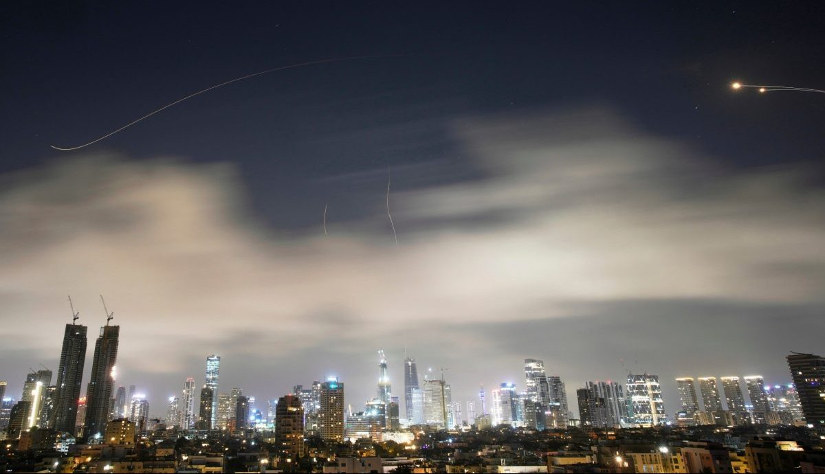 Έντεκα τραυματίες στο Ισραήλ από ιρανικό πύραυλο – Νέος γύρος επιθέσεων μετά τα ισραηλινοαμερικανικά πλήγματα στο Ιράν