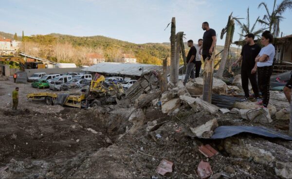 Κλιμάκωση χωρίς όρια στη Μέση Ανατολή: Πύραυλος των Χούθι αναχαιτίστηκε στο Ισραήλ, πλήγματα σε Λίβανο και Εμιράτα – Τι μεταδίδουν οι απεσταλμένοι του ΕΡΤnews