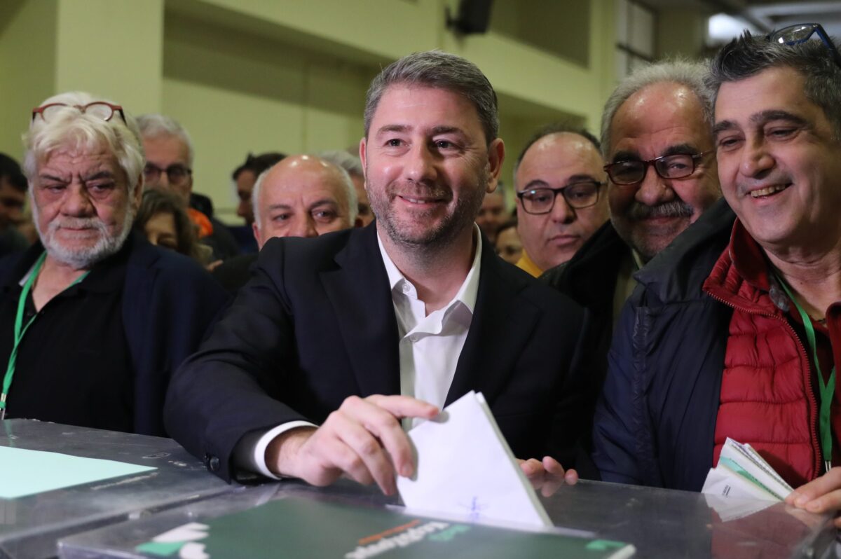 Αυλαία στο συνέδριο του ΠΑΣΟΚ – Ομόφωνα οι πολιτικές θέσεις και ευρεία στήριξη στις καταστατικές αλλαγές