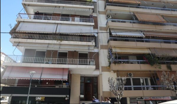 Ζωγράφου: Εντοπίστηκαν δύο σοροί γυναικών πίσω από σφραγισμένη πόρτα σε διαμέρισμα – Προσήχθη ο γιος της οικογένειας