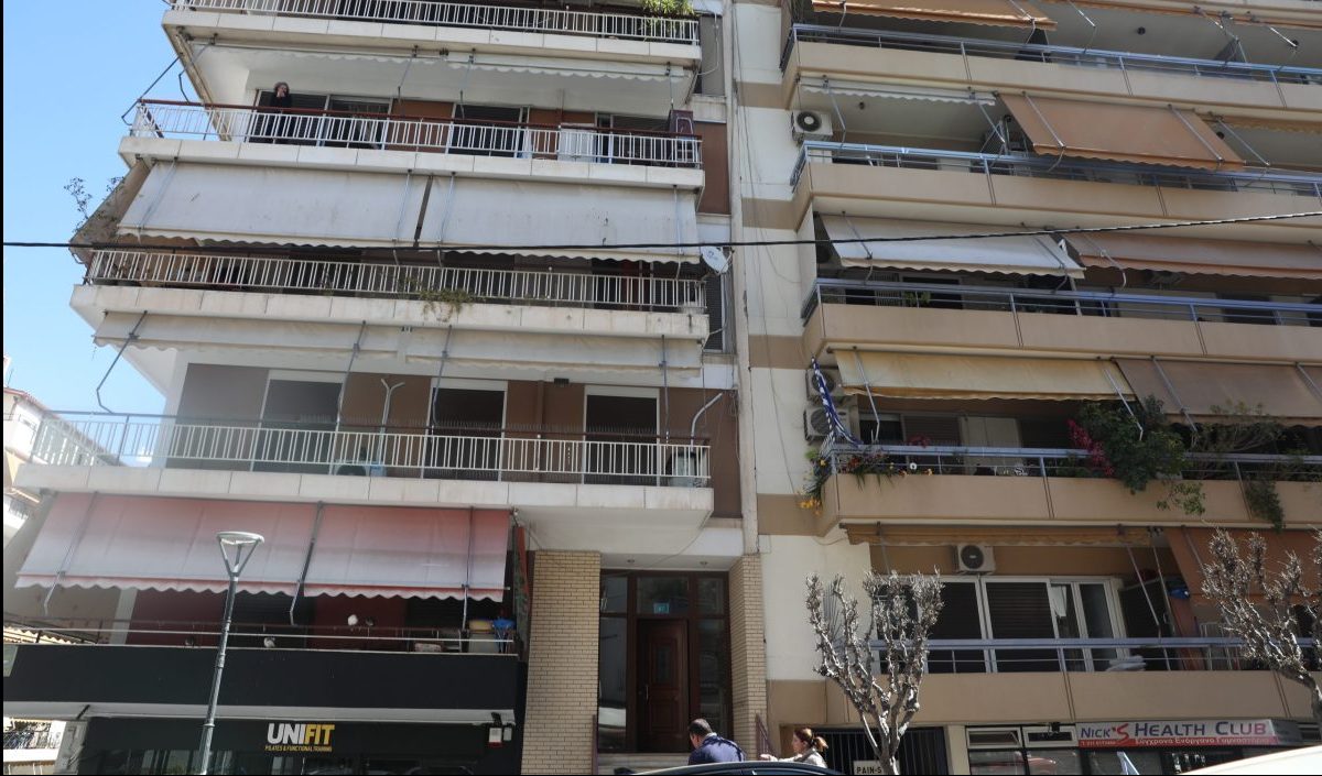 Ζωγράφου: Εντοπίστηκαν δύο σοροί γυναικών πίσω από σφραγισμένη πόρτα σε διαμέρισμα – Προσήχθη ο γιος της οικογένειας