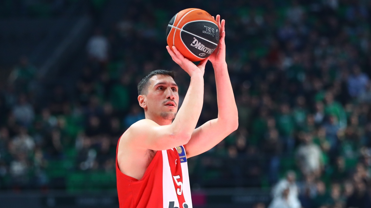 Λαρεντζάκης: «Πάντα θέλω να παίζω και να βοηθάω τον Ολυμπιακό να νικά, παλεύω καθημερινά για να βελτιώνομαι»