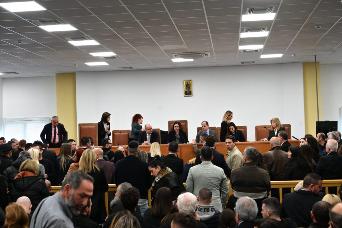 Σήμερα η δίκη για τα Τέμπη μετά τις αλλαγές στη δικαστική αίθουσα