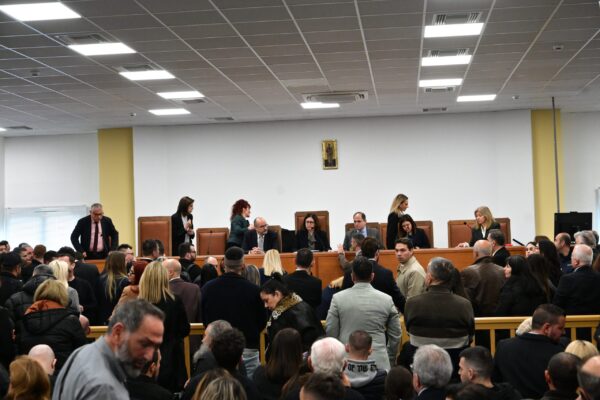 Σήμερα η δίκη για τα Τέμπη μετά τις αλλαγές στη δικαστική αίθουσα