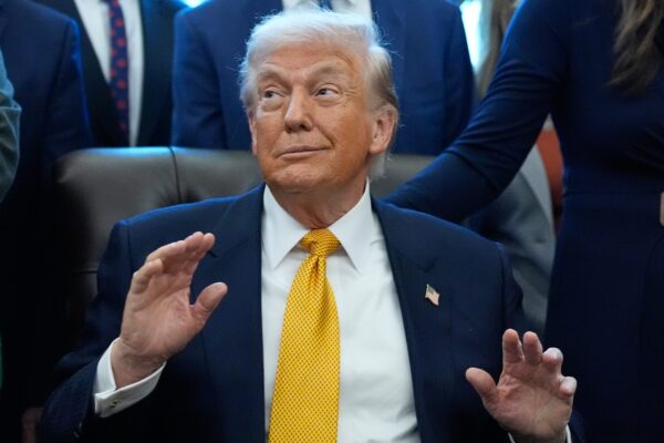 Ο Τραμπ ισχυρίζεται ότι ο Ιρανός ηγέτης ζήτησε εκεχειρία