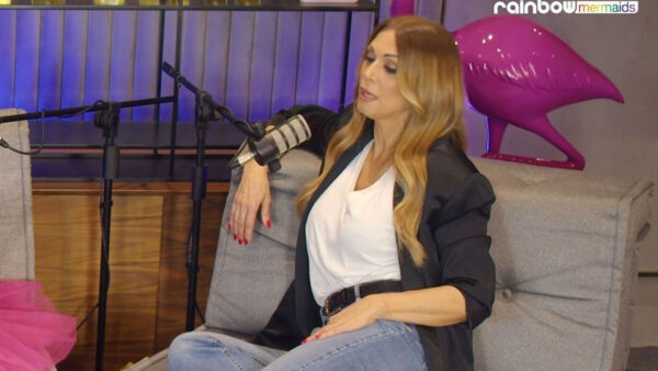 Έλλη Κοκκίνου: «Ζούσαμε μέσα στην έρημο, κοντά στο εργοτάξιο του πατέρα μου»