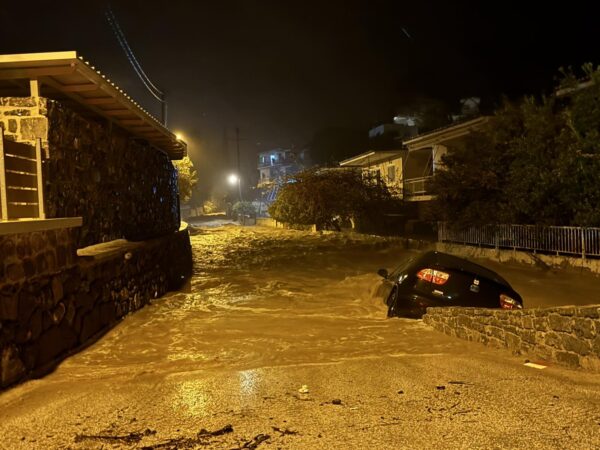 Η Κακοκαιρία Erminio σαρώνει τον Πόρο: Χείμαρροι οι δρόμοι, κατάρρευση γέφυρας και κλειστά σχολεία