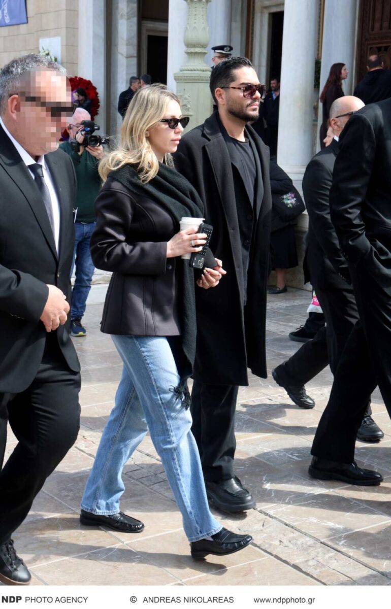 «Πέντε λεπτά δημοσιότητας»: Οι celebrities που εκμεταλλεύτηκαν το τελευταίο αντίο στη Μαρινέλλα