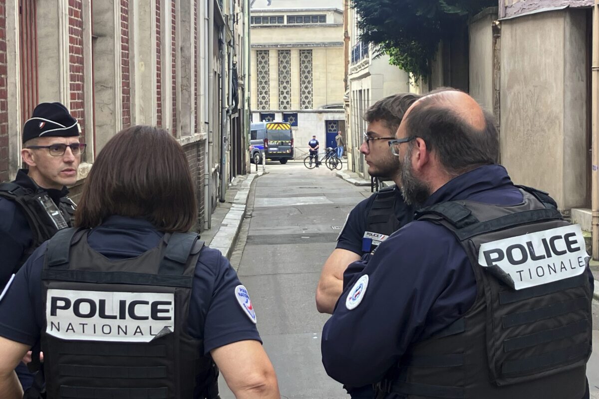 Γαλλία: Η αντιτρομοκρατική εισαγγελία δεν αναλαμβάνει την υπόθεση διπλής γυναικοκτονίας πρώην αστυνομικού