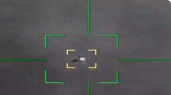 Ιράν – Καταρρίψεις αμερικανικών μαχητικών: Φόβοι για αιχμαλωσία πιλότου, επικήρυξη 60.000 δολαρίων και πυρά κατά ελικοπτέρου διάσωσης