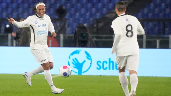 Ροναλντίνιο: «Ο Μέσι συνεχίζει να είναι ο καλύτερος στον κόσμο»