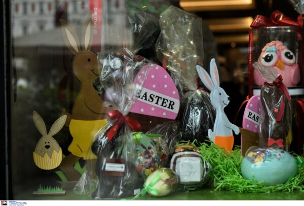 Σε πασχαλινούς ρυθμούς κινείται η αγορά: Ακριβότερο φέτος αρνί και κατσίκι – «Γλυκόπικρα» τα σοκολατένια εδέσματα