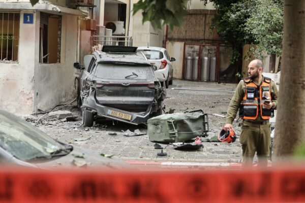 Μπαράζ πυραυλικών επιθέσεων στο Ισραήλ – Νέοι συναγερμοί – Αγνοούμενοι στη Χάιφα