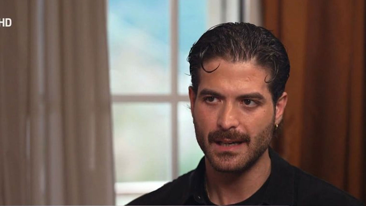 «Χρωστάω σε όποιον μιλάει ελληνικά» – Ο Άρης Μουγκοπέτρος μιλάει για την οικονομική του κατάσταση σήμερα