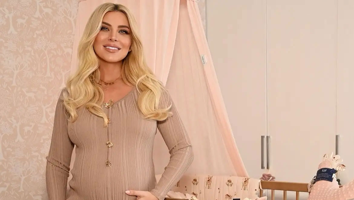 Κατερίνα Καινούργιου: Γιατί έβαλαν φρουρό έξω από το δωμάτιό της στο μαιευτήριο;